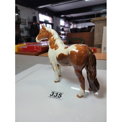 335 - Beswick Pinto Pony in excellent condition with no damage. Height 17cm, Width 18cm