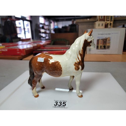 335 - Beswick Pinto Pony in excellent condition with no damage. Height 17cm, Width 18cm