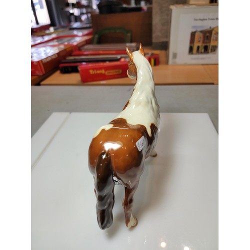 335 - Beswick Pinto Pony in excellent condition with no damage. Height 17cm, Width 18cm