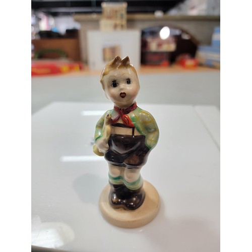 339 - A rare Beswick trumpet boy figure (903) with a gold stamp to the base circa 1942, in good order with... 