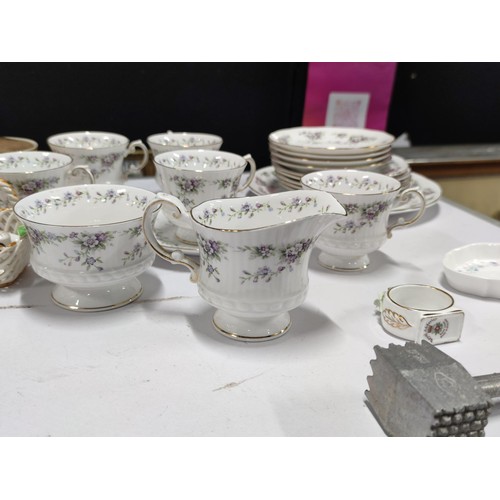 103 - Box containing a quantity of collectables inc a 19 piece Elizabethan Chantilly fine bone china part ... 