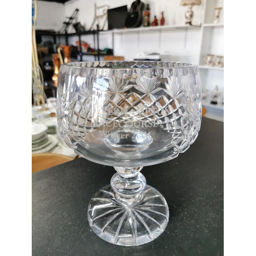 157 - A good quality Waterford crystal presentation trophy for Wolverhampton Racecourse winner 2001, in ex... 