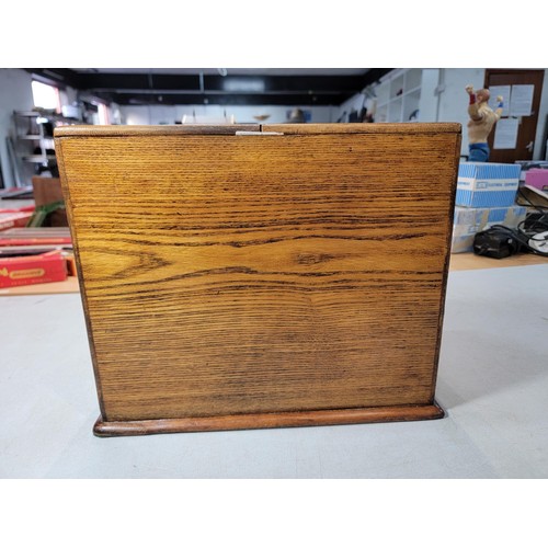 358 - A good quality vintage solid oak stationary box, presenting a beautiful natural grain to the wood, h... 