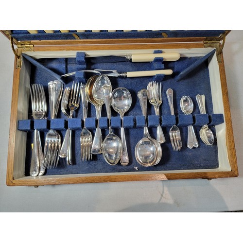 359 - A good quality oak cased complete canteen of silver plated cutlery for 6 places by Firth, only the K... 