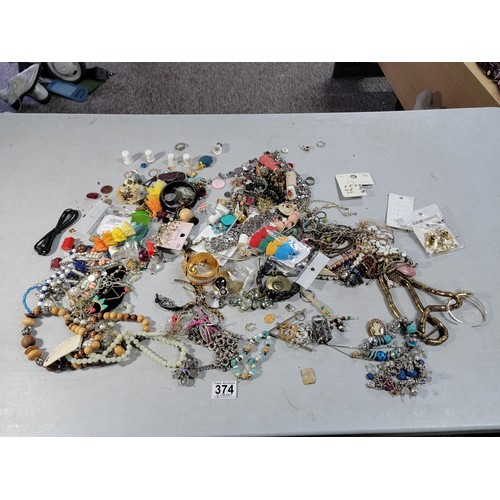 374 - Box containing a large quantity of costume jewellery inc necklaces rings, brooches etc