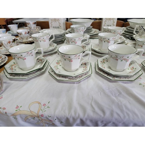 375 - Very large and comprehensive Eternal Beau, dinner tea and coffee set, a total of 118 pieces inc ture... 