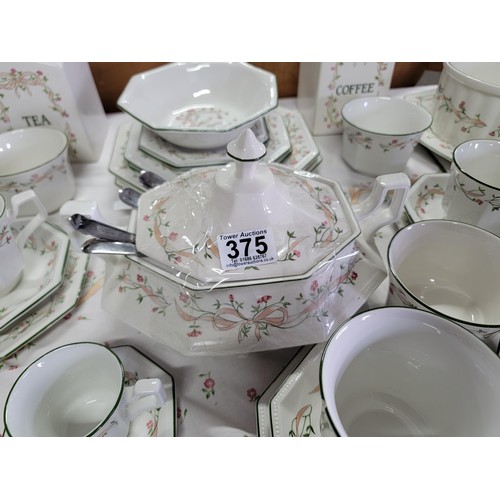 375 - Very large and comprehensive Eternal Beau, dinner tea and coffee set, a total of 118 pieces inc ture... 