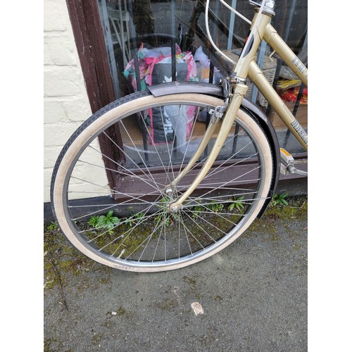 531 - Good quality gold coloured vintage Hampton Mascot push bike with a 20