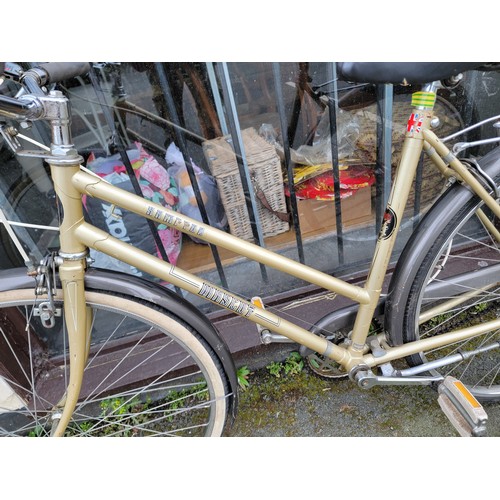 531 - Good quality gold coloured vintage Hampton Mascot push bike with a 20