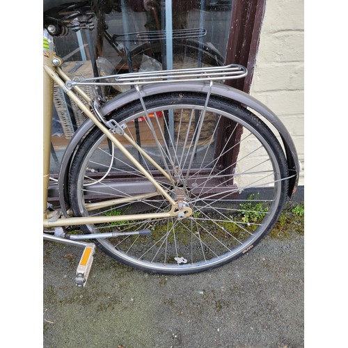 531 - Good quality gold coloured vintage Hampton Mascot push bike with a 20