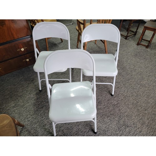 574 - 3 white folding garden chairs