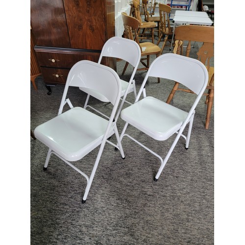 574 - 3 white folding garden chairs