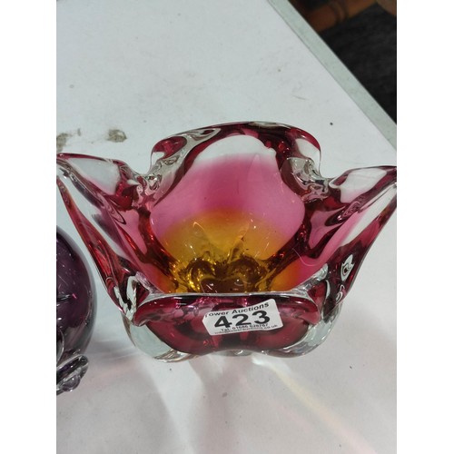 423 - 3x art glass bowls to include 2x owl formed amethyst bowls with a similar design and red Sommerso gl... 