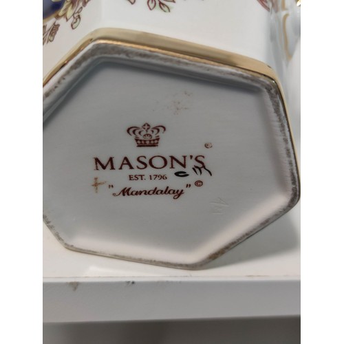 429 - Qty of Mason's Ironstone Mandalay items to include matching pair of jugs, lidded urn, lidded ginger ... 