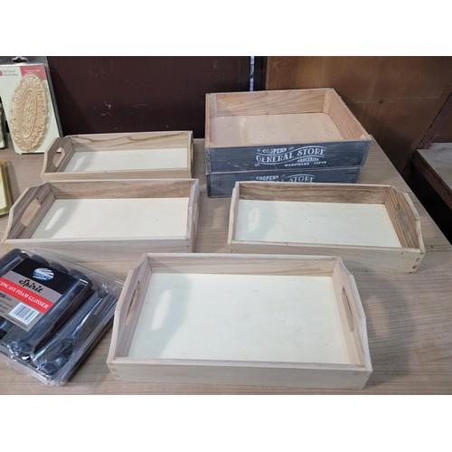 478 - A selection of wooden items to include 4 trays and 2 boxes along with a bag of Richard Burbidge furn... 