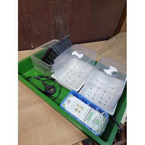 480 - A good quality seed electronic propagator with electric control complete with a set of seeds