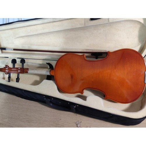 439 - Cased good quality beginners violin in good order in a fitted case complete with bow and full cased ... 