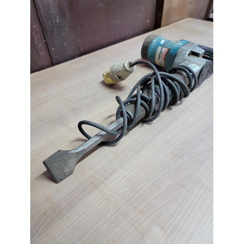 493 - Good quality Makita concrete breaker 110v, model HM0810T