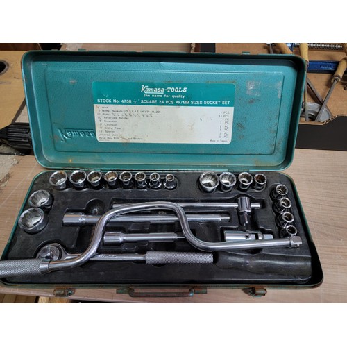 512 - Box containing a quantity of tools inc 2x tap and die sets, socket set, G clamps, files and small re... 