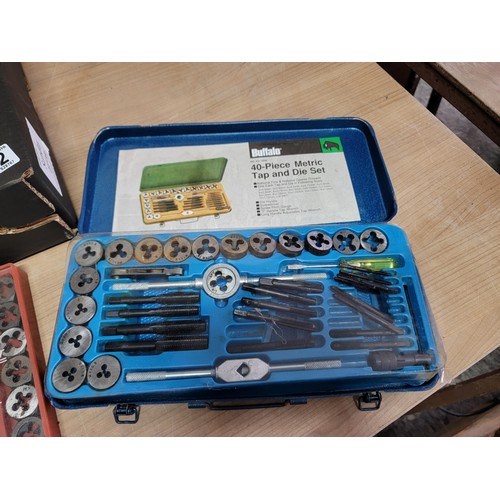 512 - Box containing a quantity of tools inc 2x tap and die sets, socket set, G clamps, files and small re... 