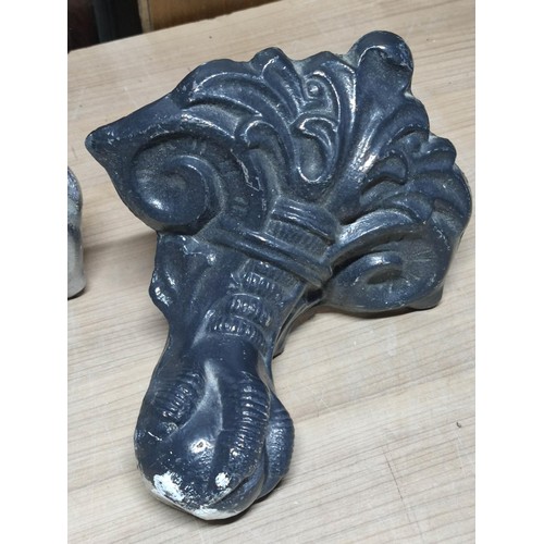 474 - 4x cast iron bath claw feet 2x are painted black in good overall condition height of 23cm high