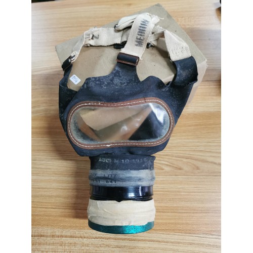 128 - 2x boxed vintage WWII gas masks both in good order with instructions one is dated to 23/12/1937.