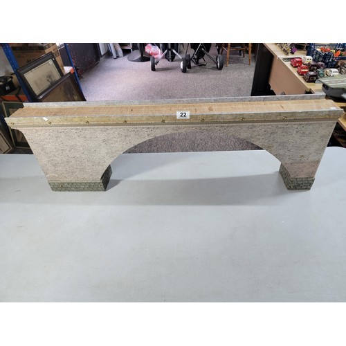 22 - Large model Railway scale bridge in good overall condition. Height of 32cm x 103cm length x 11cm dep... 