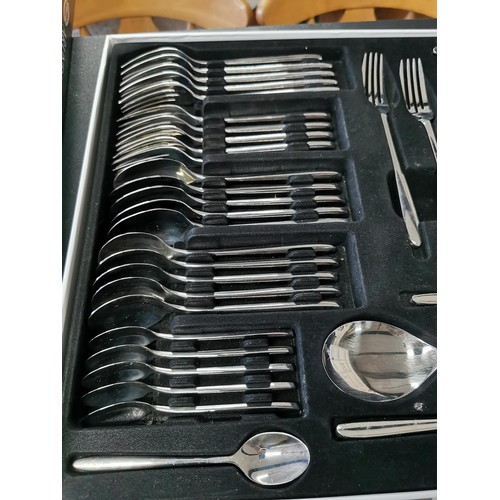 156 - A boxed Stellar Arundel 44 piece polished cutlery set in good order and complete for 6 persons