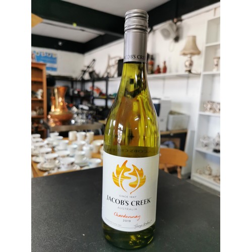 158 - 2 bottles on new and sealed wine including a bottle of Jacobs Creek chardonnay 2019 along with a new... 