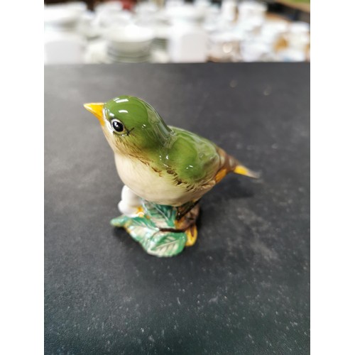 159 - 2 ceramic bird figures including a good quality Beswick greenfinch 2105 along with a Spode mallard, ... 