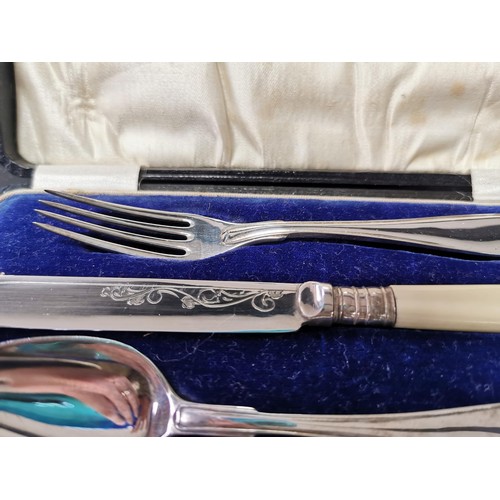 165 - A quantity of boxed plated cutlery including a boxed fish set for 6 persons, a boxed soup spoon set ... 