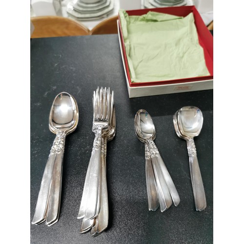 165 - A quantity of boxed plated cutlery including a boxed fish set for 6 persons, a boxed soup spoon set ... 