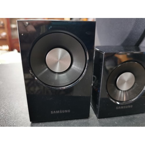 175 - A Samsung surround sound audio system. In great working condition complete with all its separate spe... 