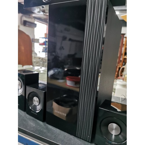 175 - A Samsung surround sound audio system. In great working condition complete with all its separate spe... 