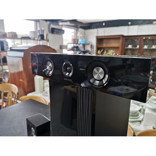 175 - A Samsung surround sound audio system. In great working condition complete with all its separate spe... 