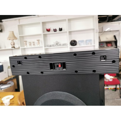 175 - A Samsung surround sound audio system. In great working condition complete with all its separate spe... 