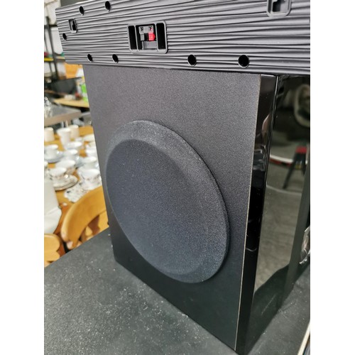 175 - A Samsung surround sound audio system. In great working condition complete with all its separate spe... 