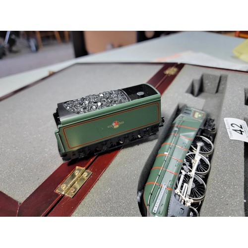 42 - Rare as new Hornby R353 class A4 4-6-2 BR green late crest No.60006 double chimney locomotive Sir Ra... 