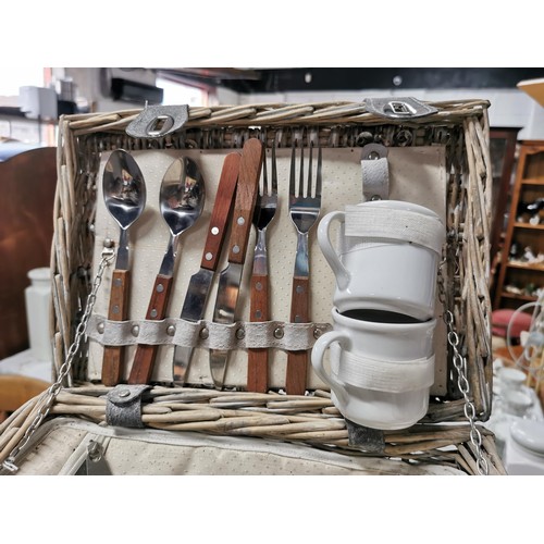 199 - Picnic basket inc cups cutlery and cool box zipped section