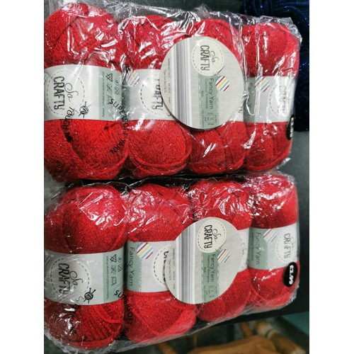 200 - 1 small bag of wool, includes many unused balls of So craft branded and others.