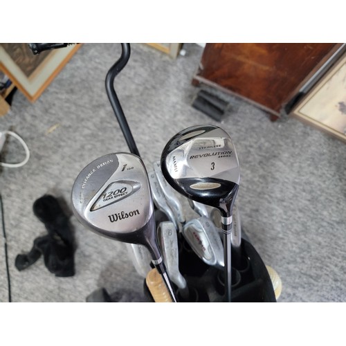 63 - Comprehensive complete right handed golf club set with woods and drivers, all of the woods and the i... 