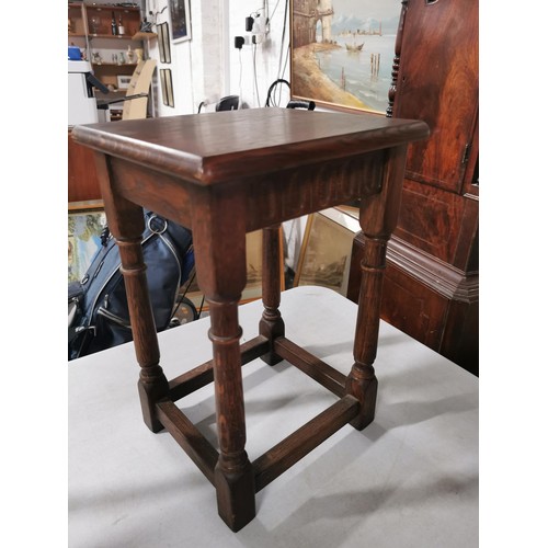 563 - Nest of 3 x tables in solid dark oak with turned legs in good order