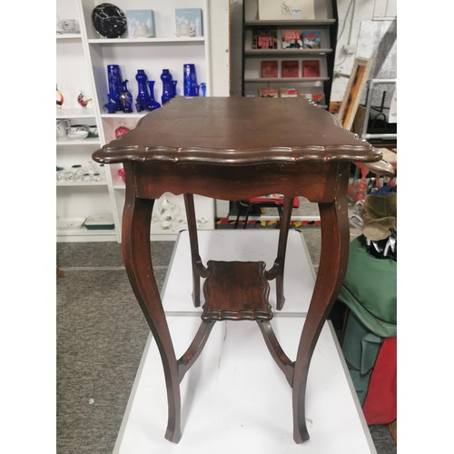 559 - A small dark wood side lamp table of deep rich mahogany with small lower shelf great patina
its 70cm... 