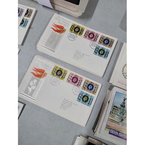 20 - Very large collection of first day covers all relating to the Royal Family inc 1981 Royal Wedding, 1... 