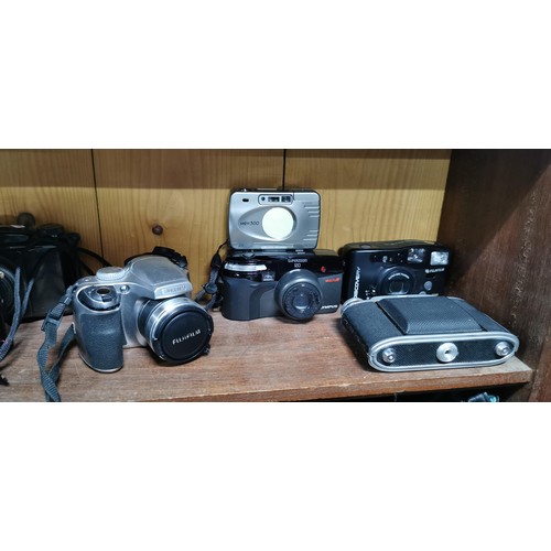 61 - A quantity of vintage film and digital cameras to include an Olympus Trip AF MD, an Olympus AZ-1 Zoo... 