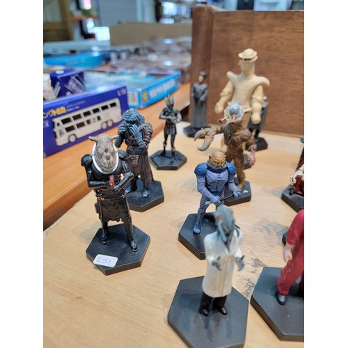 28 - Large collection of official Dr Who figurines 30x in total inc Weeping Angel, Ood Sigma, Tritovore, ... 