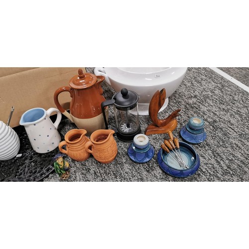 86 - A quantity of good quality Laura Ashley ceramic items along with other various odds to include Jerse... 