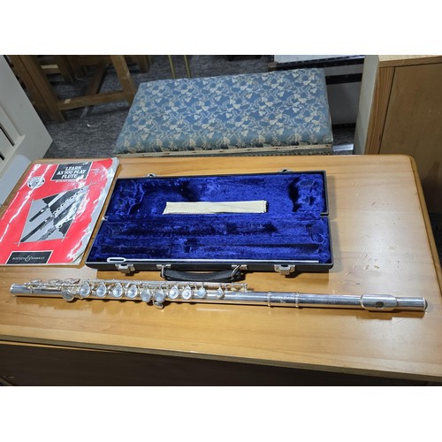 100 - An Earlham student model flute outfit, in fitted hard case. Complete and in great condition also inc... 