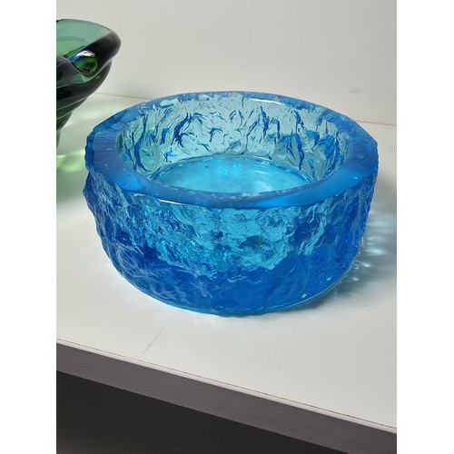 94 - A quantity of good quality studio art glass bowls along with a single vase, one of the bowls is in w... 