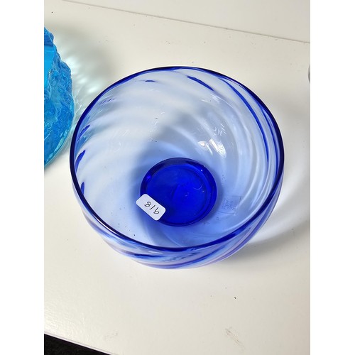 94 - A quantity of good quality studio art glass bowls along with a single vase, one of the bowls is in w... 